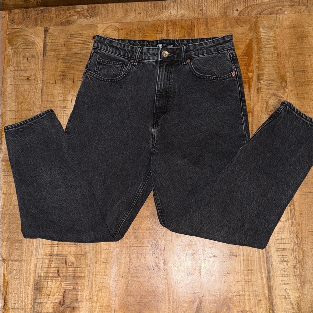 Zara Women's Relaxed Black Jeans